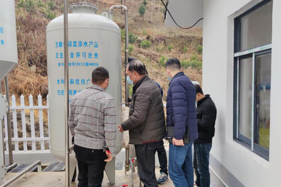 抗旱在行動|縣水利局開展農村飲用水凈水設備操(圖2)